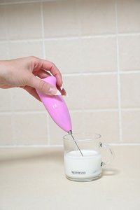 מקציף פלא להקצפת חלב וקפה מקציף פלא להקצפת חלב וקפה